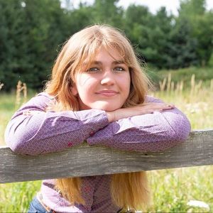 Meet your Posher, Ella